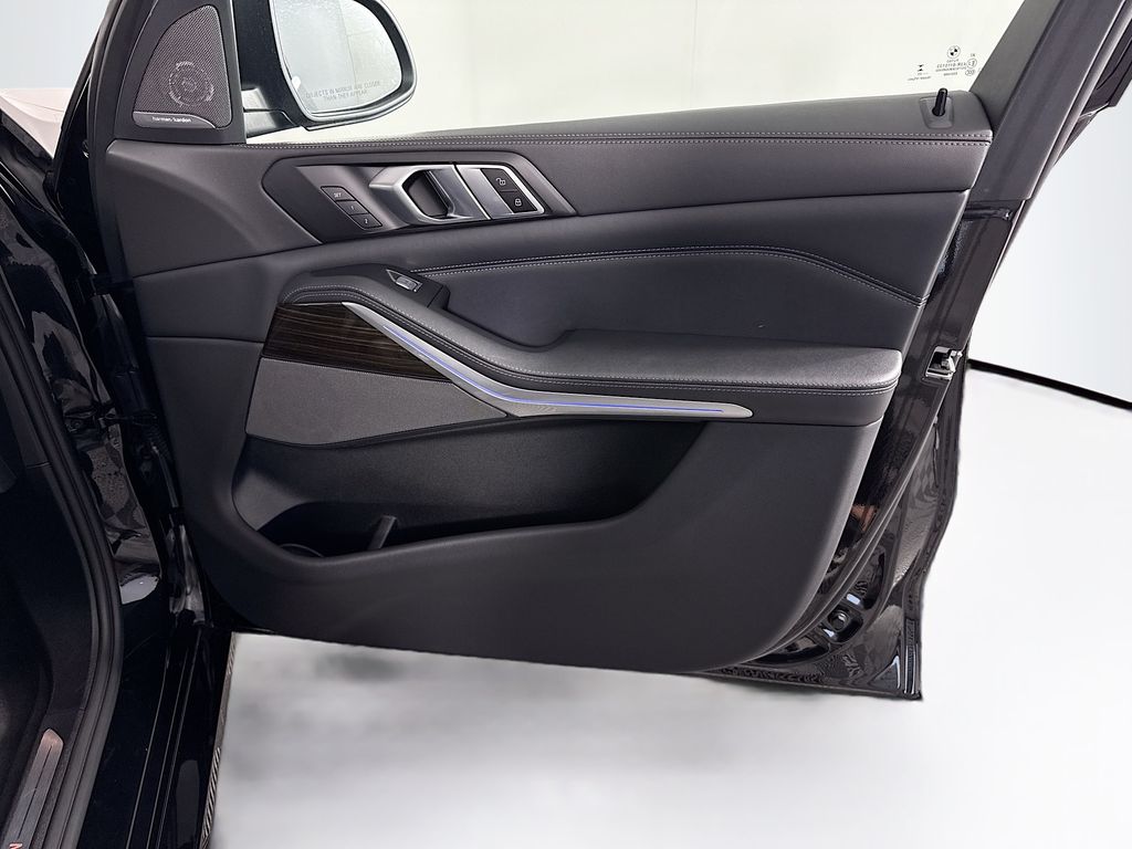 Thumbnail: 2023 BMW X7 - 27