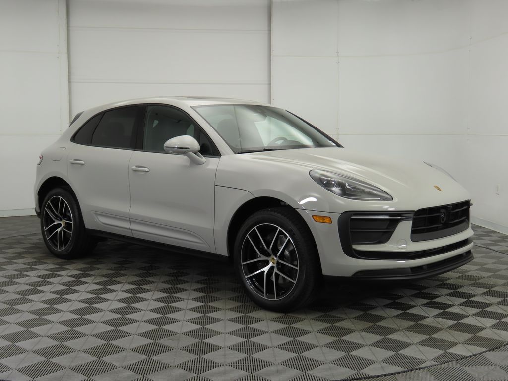 Thumbnail: 2025 Porsche Macan - 9