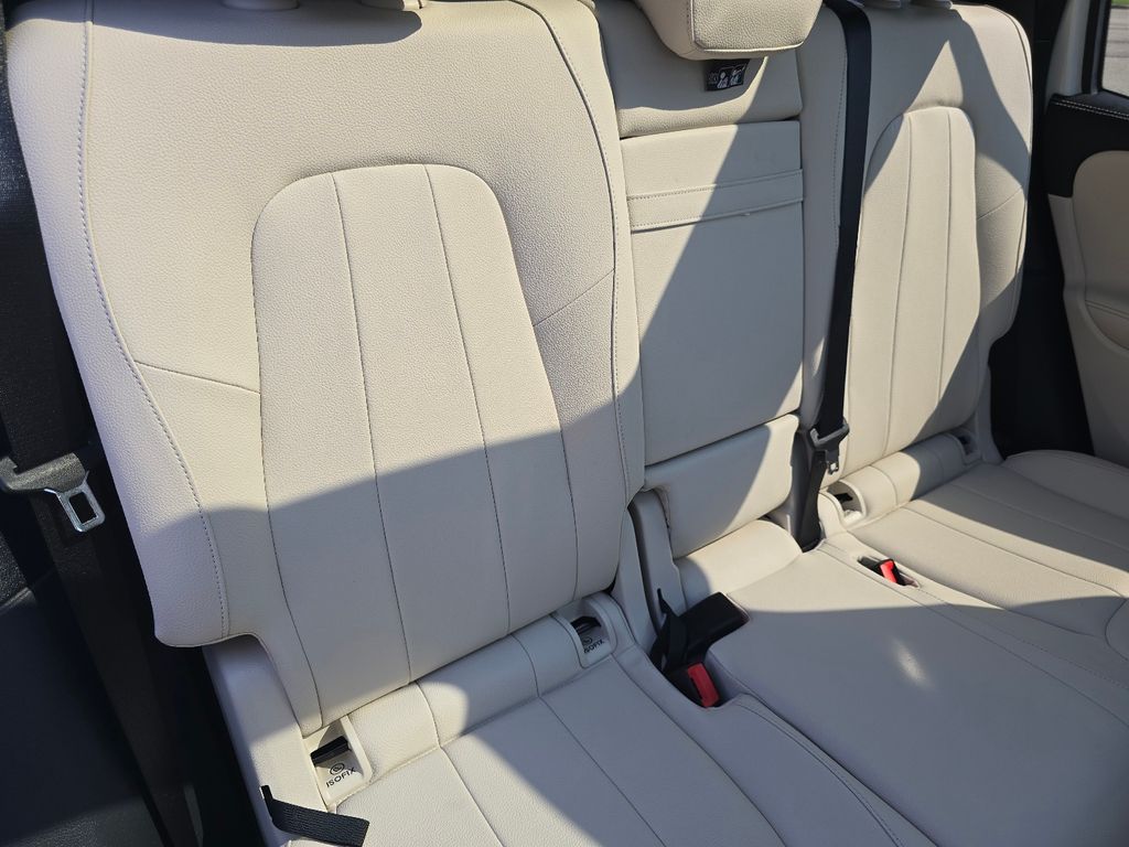 Certified Used 2025 White Mercedes-Benz GLB 250 image 20