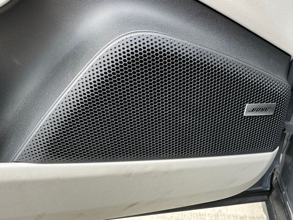 Thumbnail: 2025 Porsche Macan - 21