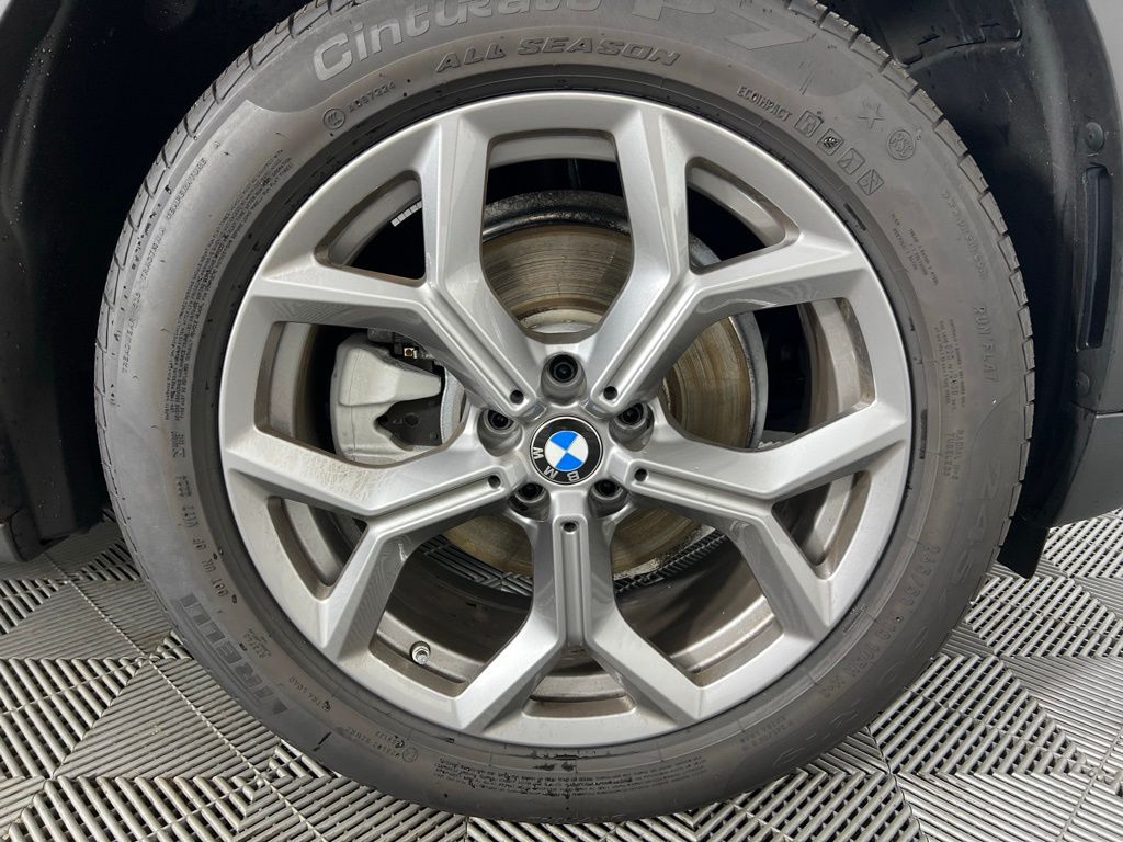 Thumbnail: 2025 BMW X4 - 12