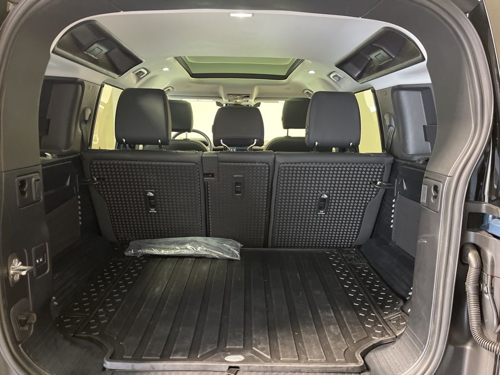 Thumbnail: 2025 Land Rover Defender - 26