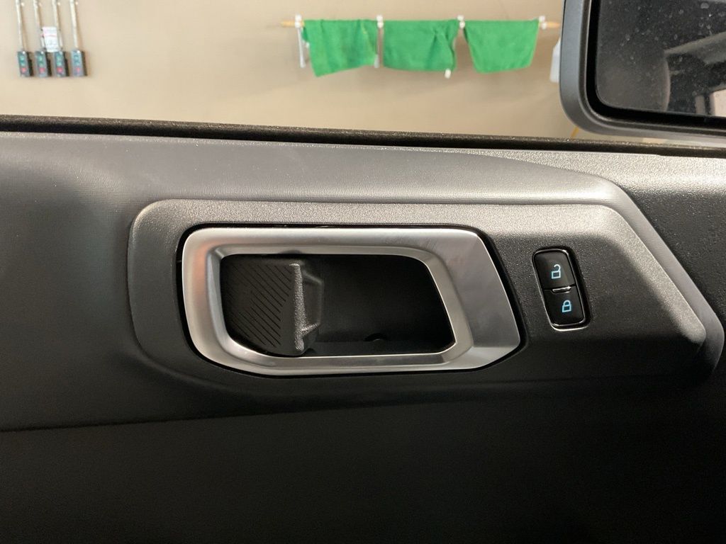 New 2025 White Ford Badlands image 9