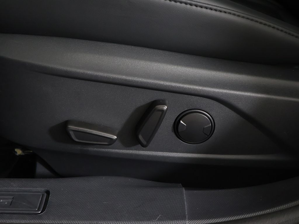 Used 2024 Black Ford Select image 33