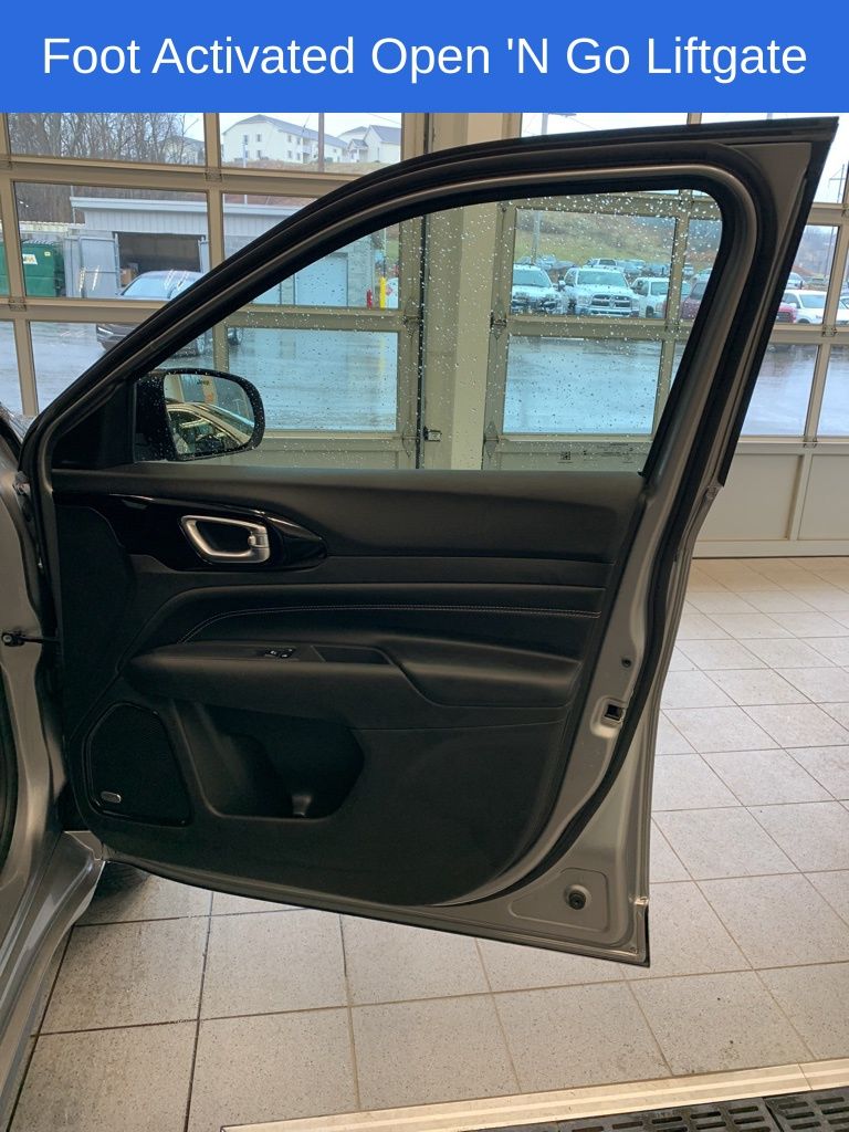 Used 2023 Silver Jeep High Altitude image 22