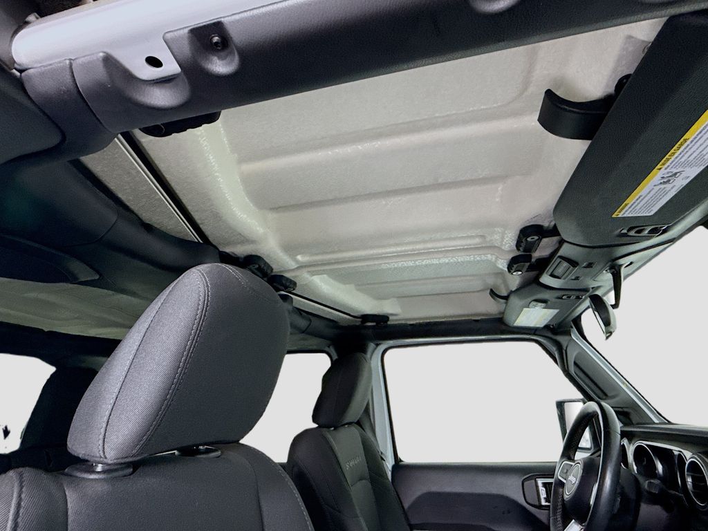 Thumbnail: 2019 Jeep Wrangler - 18