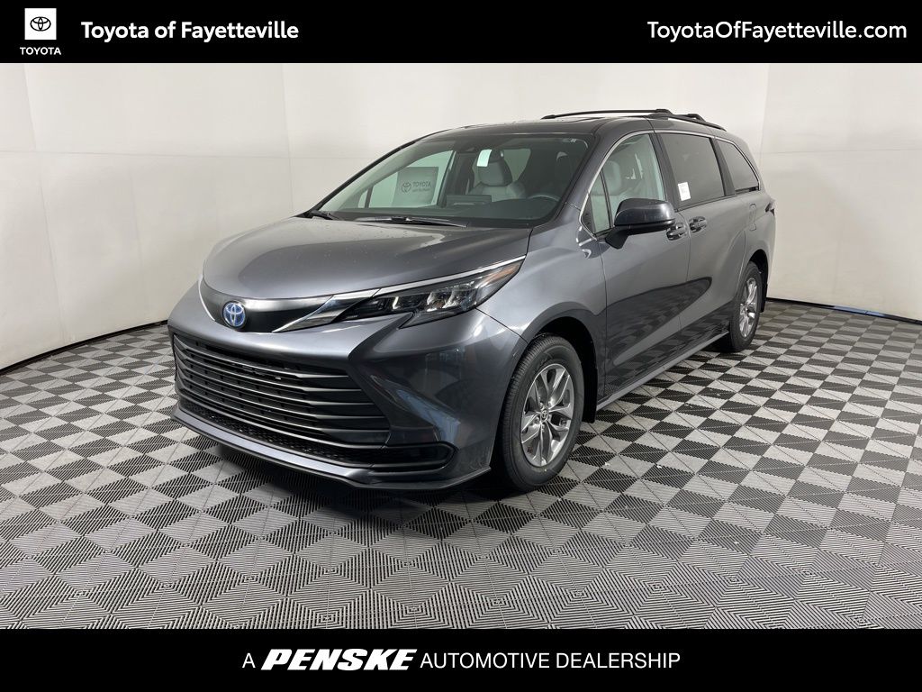 2025 Toyota Sienna LE -
                Fayetteville, AR