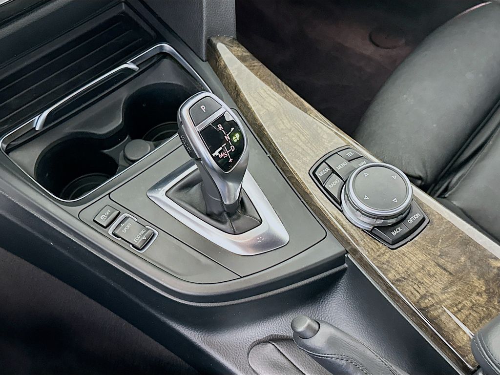 Thumbnail: 2016 BMW 3 Series - 16