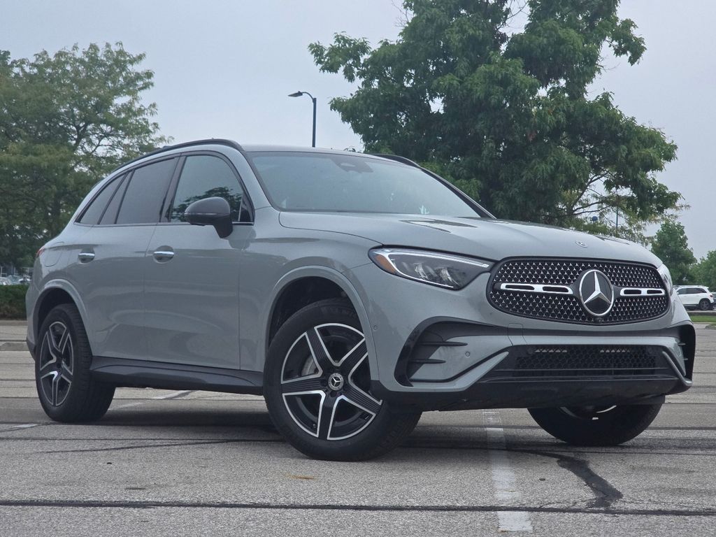 Certified Used 2026 White Mercedes-Benz GLC 300 image 2