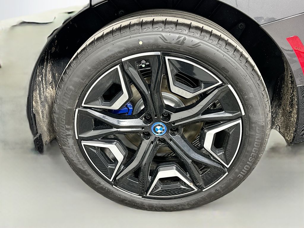 2025 BMW iX xDrive50 22