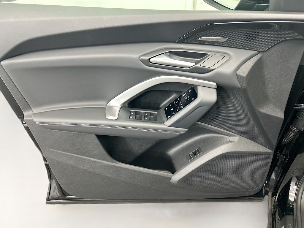 Thumbnail: 2025 Audi Q5 - 23