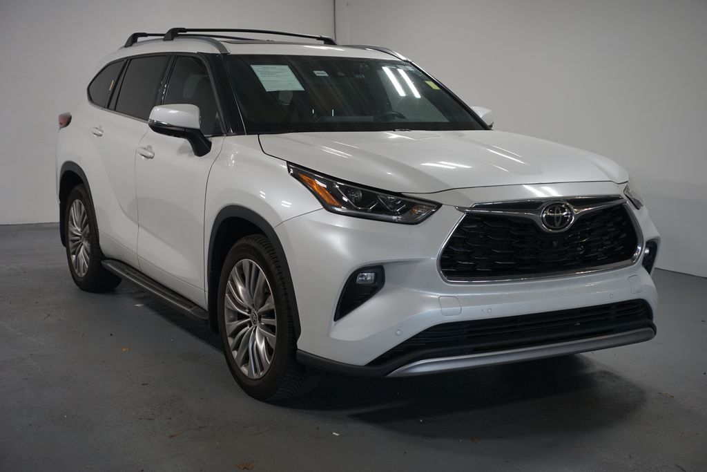 Thumbnail: 2022 Toyota Highlander - 3