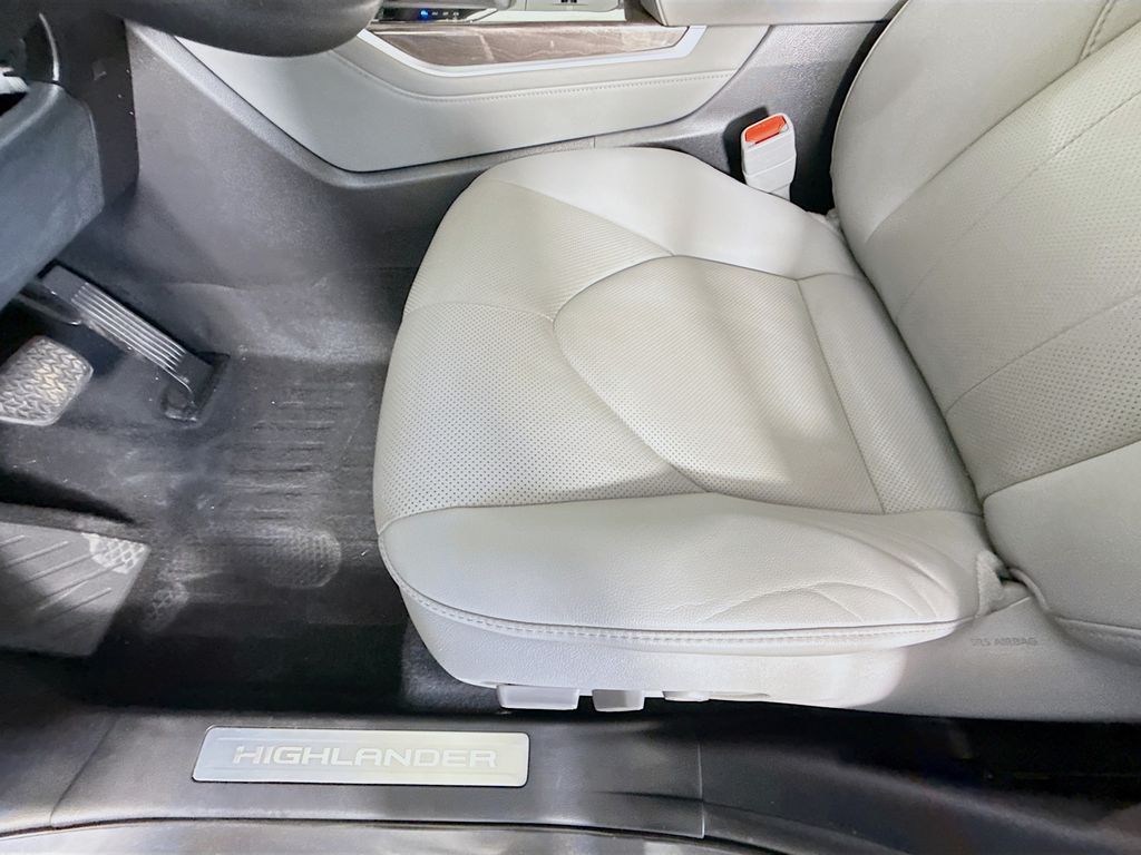 Thumbnail: 2020 Toyota Highlander - 19