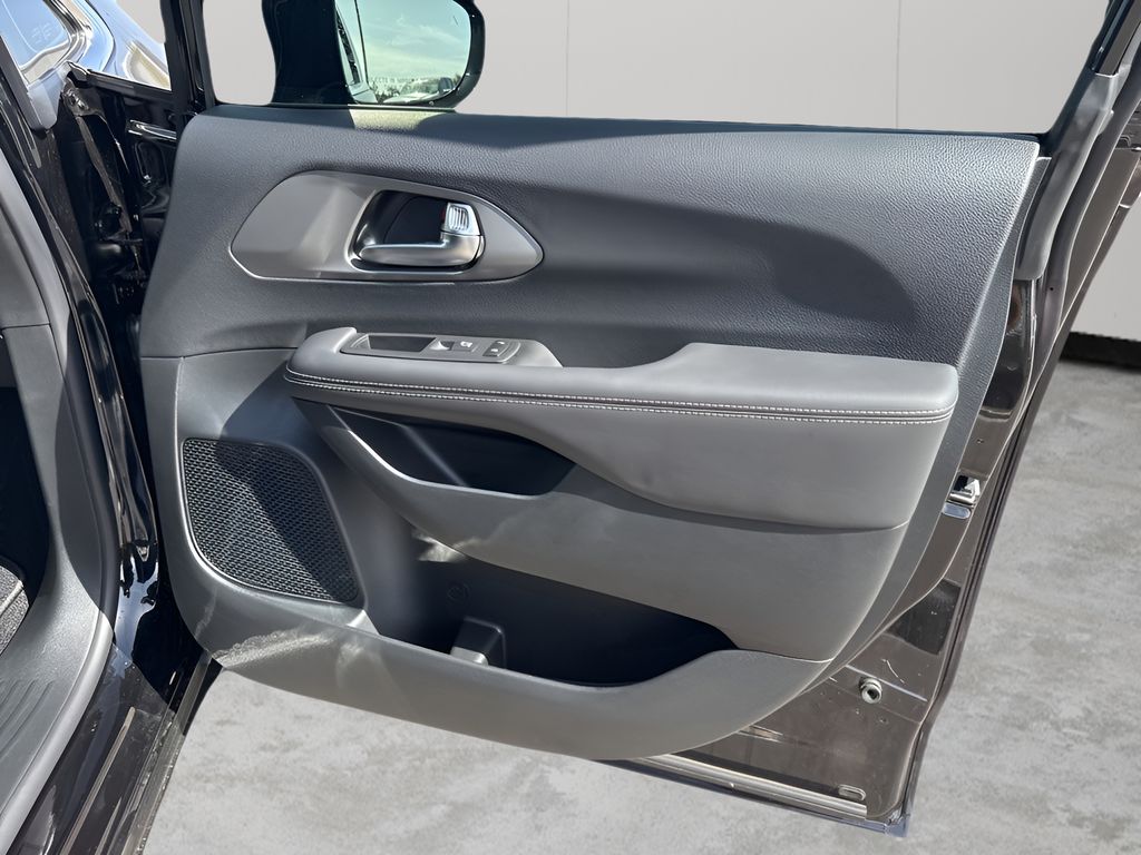 New Car 2025 Chrysler Pacifica  For Sale Under $40,000 In Austin, Texas