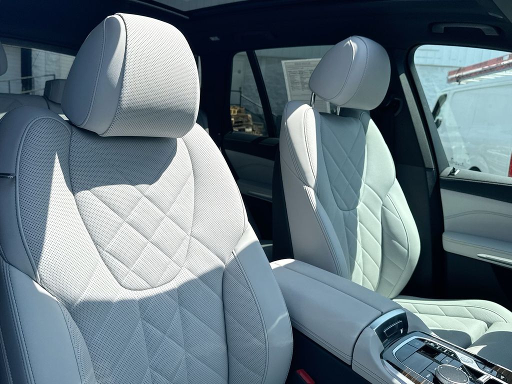 2025 BMW X5 xDrive40i 26