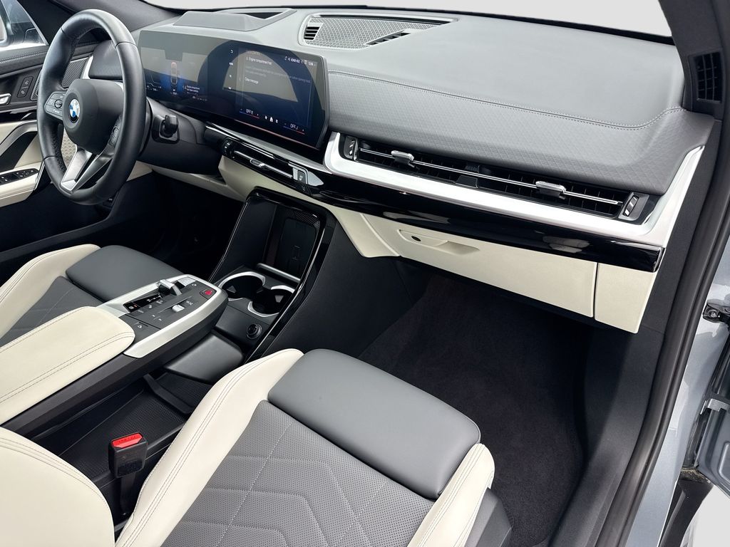 Thumbnail: 2026 BMW X2 - 15