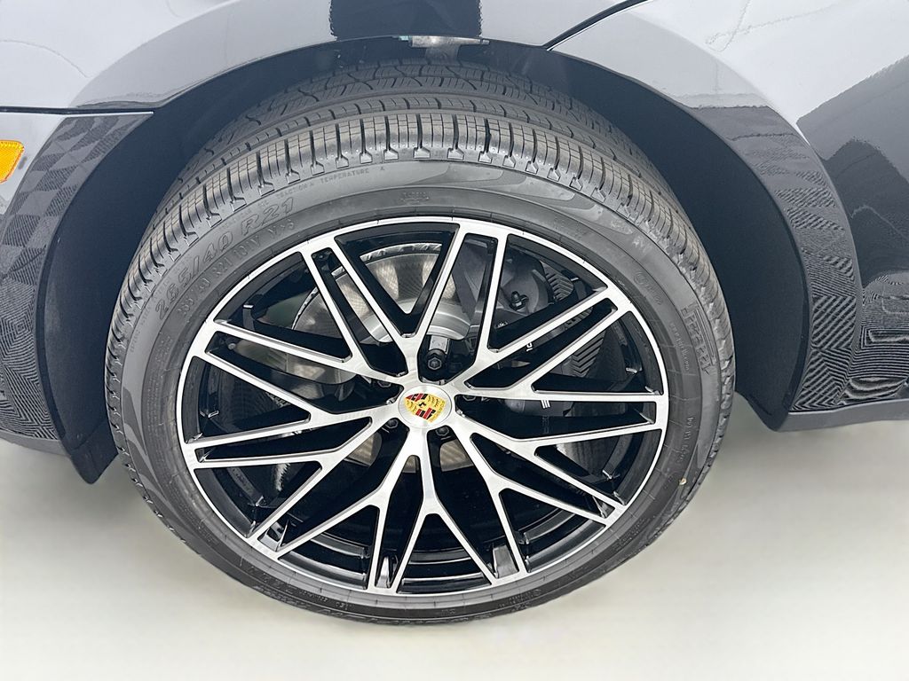 Thumbnail: 2026 Porsche Macan - 31