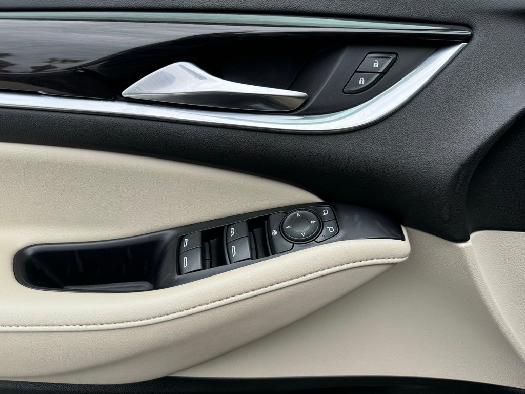 2021 Buick Enclave Essence 38