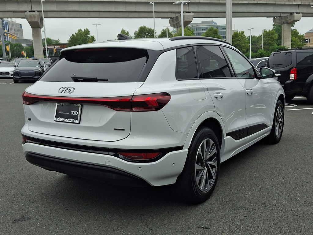 Thumbnail: 2025 Audi Q6 e-tron - 4