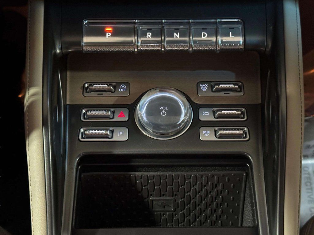 Certified Used 2024 White Platinum Metallic Tri-Coat Lincoln Reserve image 8