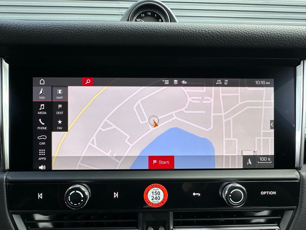 Thumbnail: 2026 Porsche Macan - 32