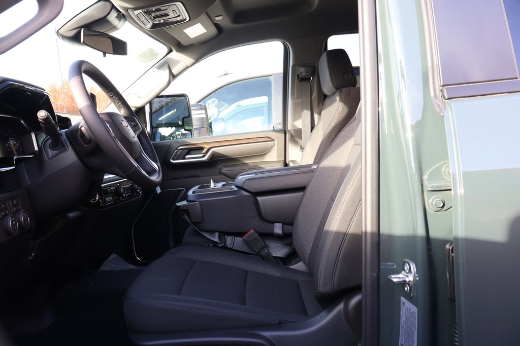 Thumbnail: 2026 Chevrolet Silverado 2500 - 14