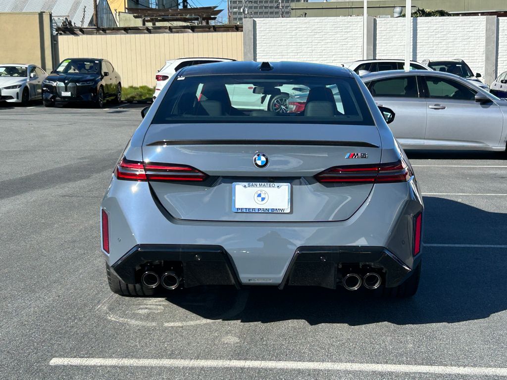 Thumbnail: 2026 BMW M5 - 4