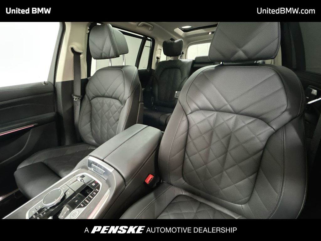 Thumbnail: 2025 BMW X7 - 13