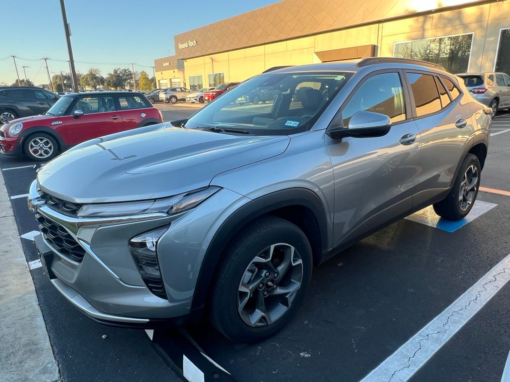 Thumbnail: 2024 Chevrolet Trax - 3