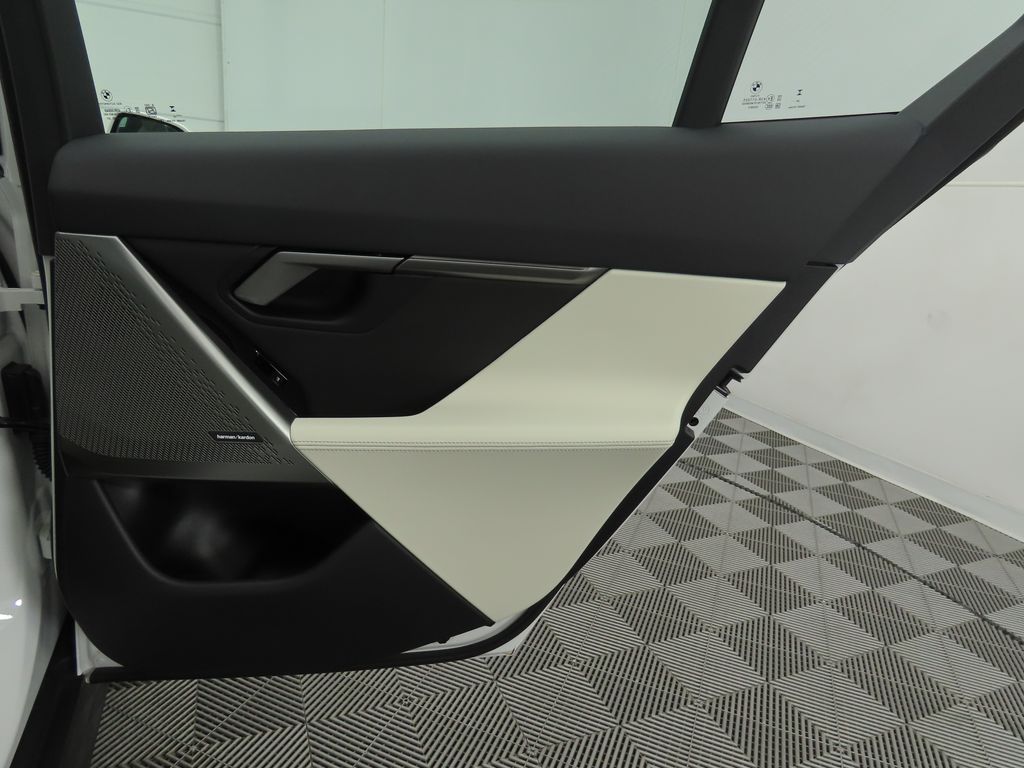 Thumbnail: 2026 BMW i5 - 28