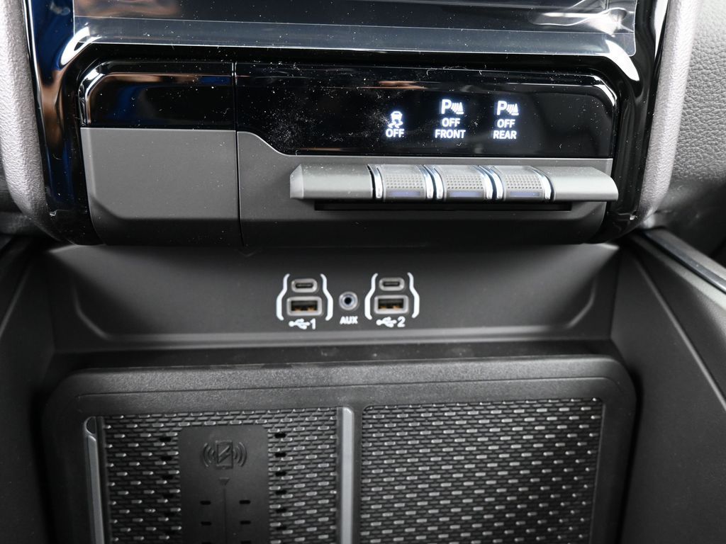 New 2026 Diamond Black Crystal Pearlcoat Ram Laramie image 21