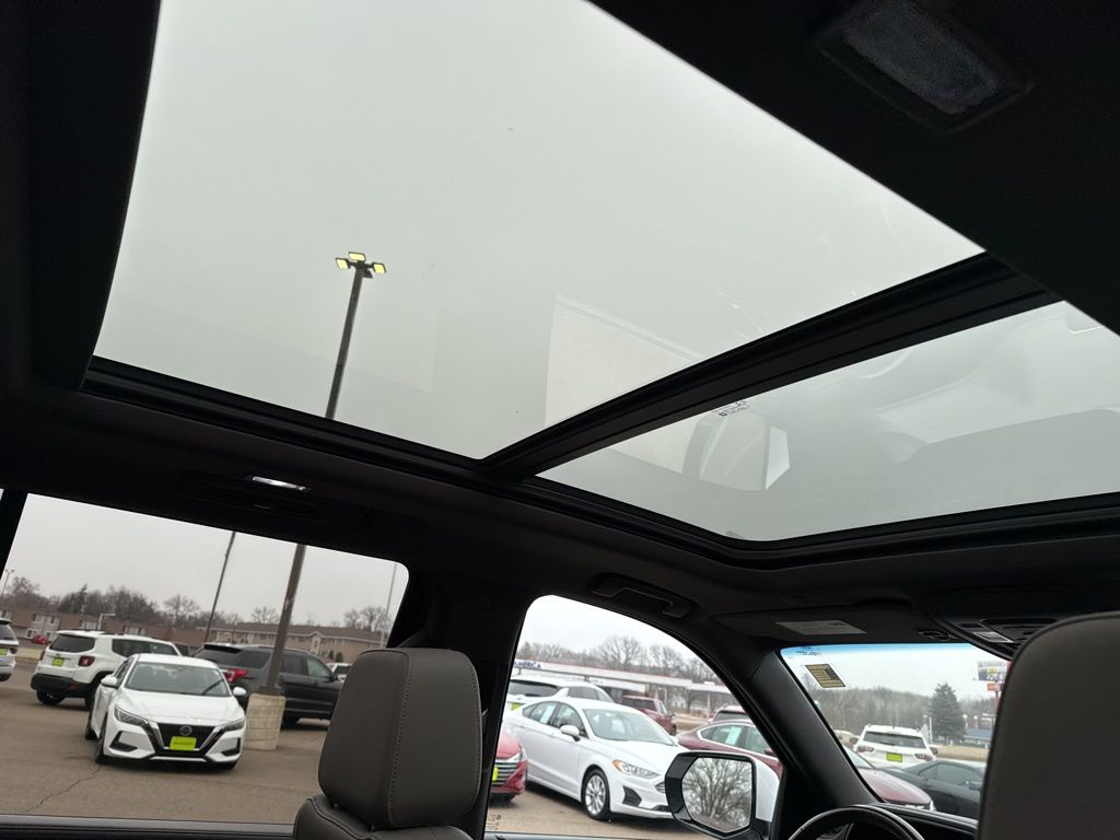 Used 2021 White Chevrolet Z71 image 22