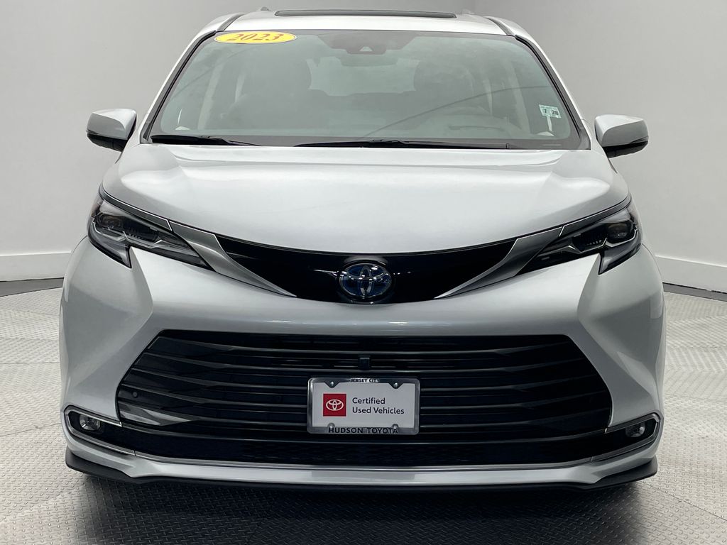 Thumbnail: 2023 Toyota Sienna - 2