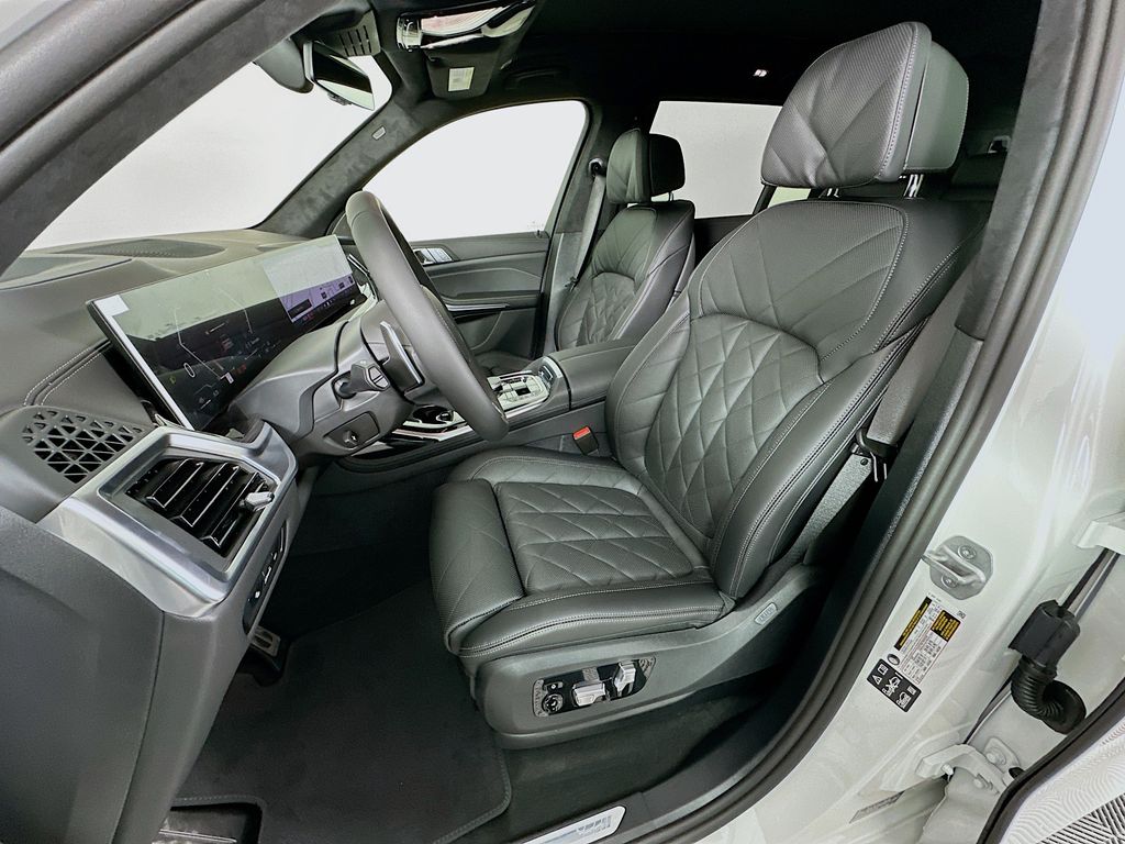 Thumbnail: 2026 BMW X7 - 16