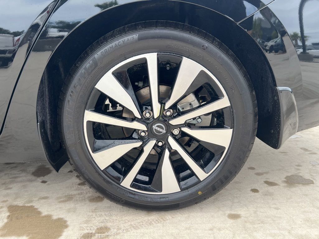 2025 Super Black Nissan Sentra SV FWD Sedan