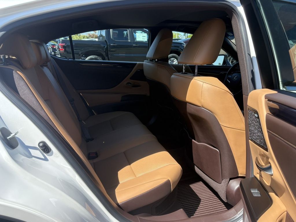 2020 Lexus ES 300h