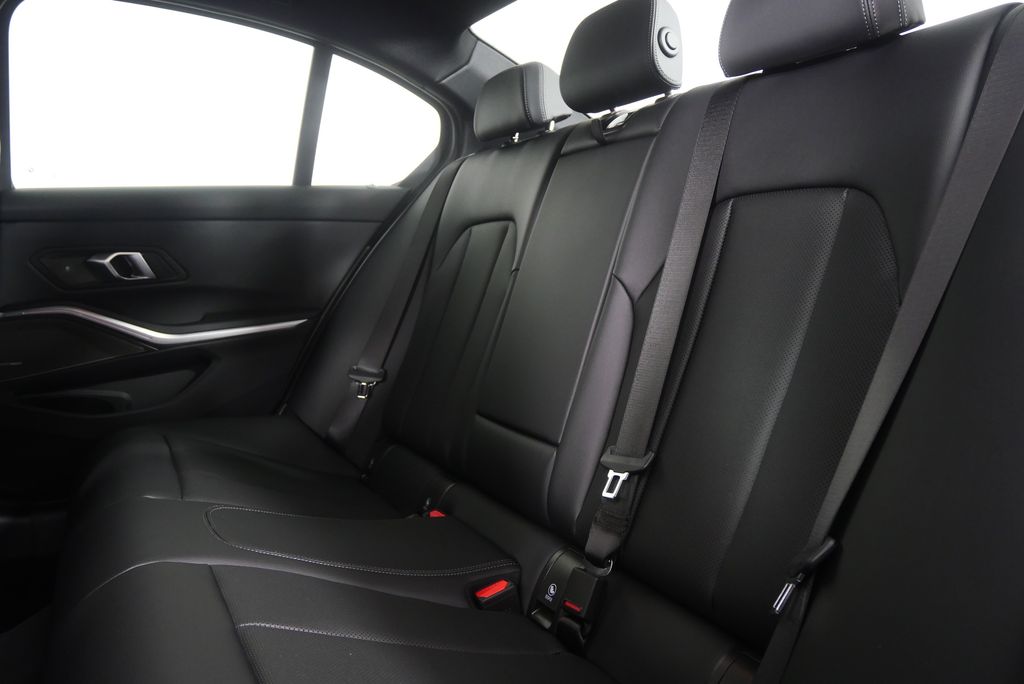 Thumbnail: 2026 BMW 3 Series - 16