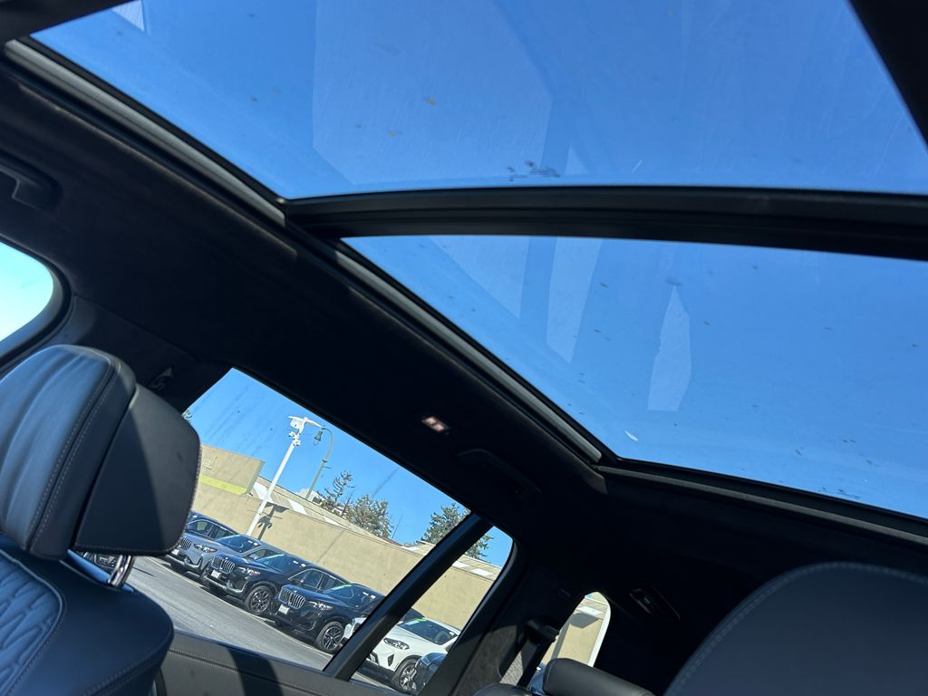 Thumbnail: 2026 BMW X7 - 16