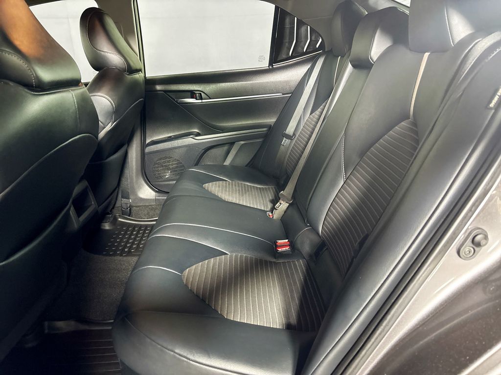 2020 Toyota Camry Hybrid SE