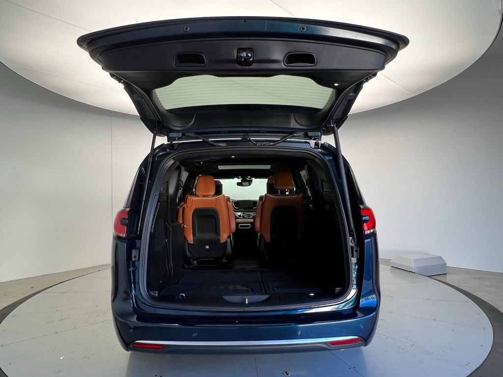 Thumbnail: 2024 Chrysler Pacifica - 5