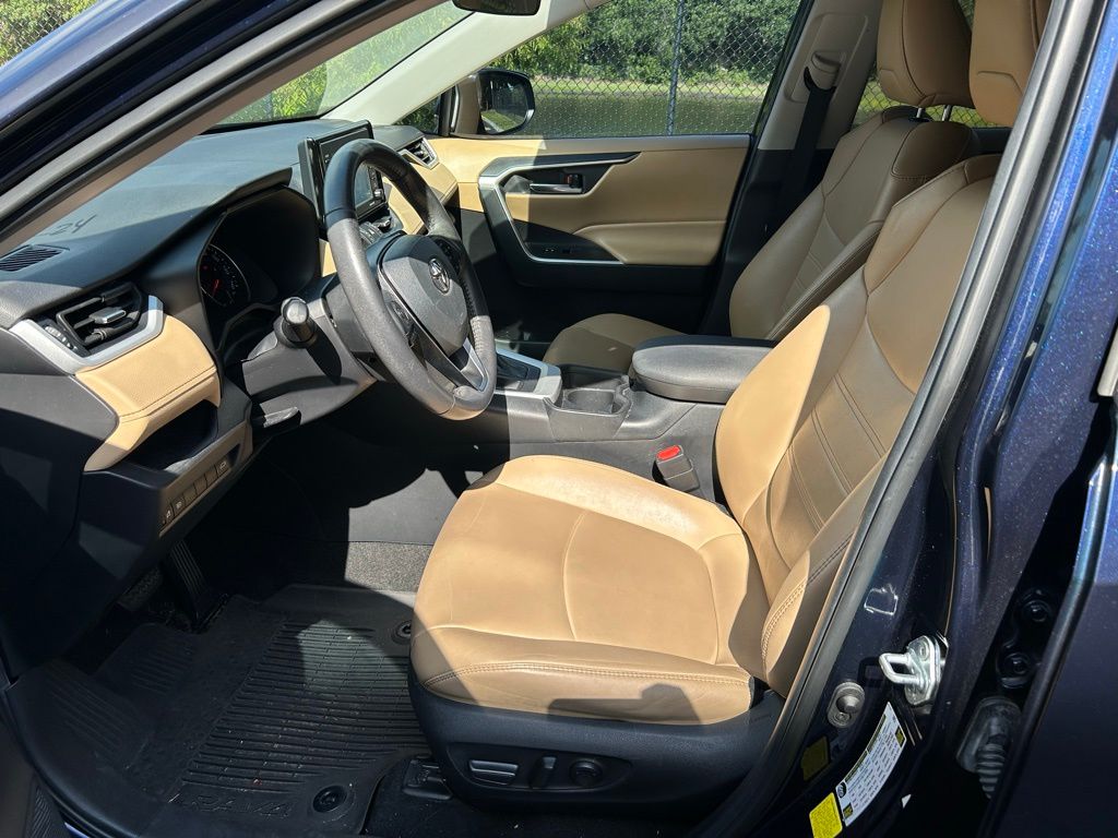 2021 Toyota RAV4 XLE Premium 14
