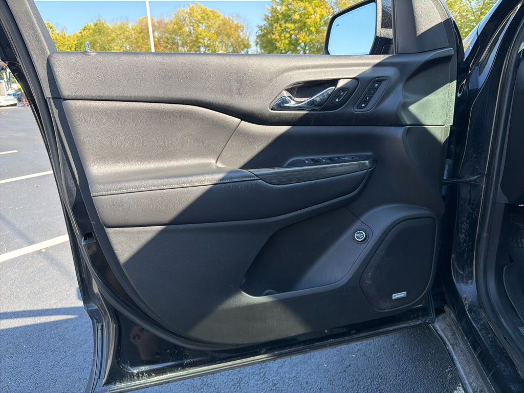 Thumbnail: 2017 GMC Acadia - 19