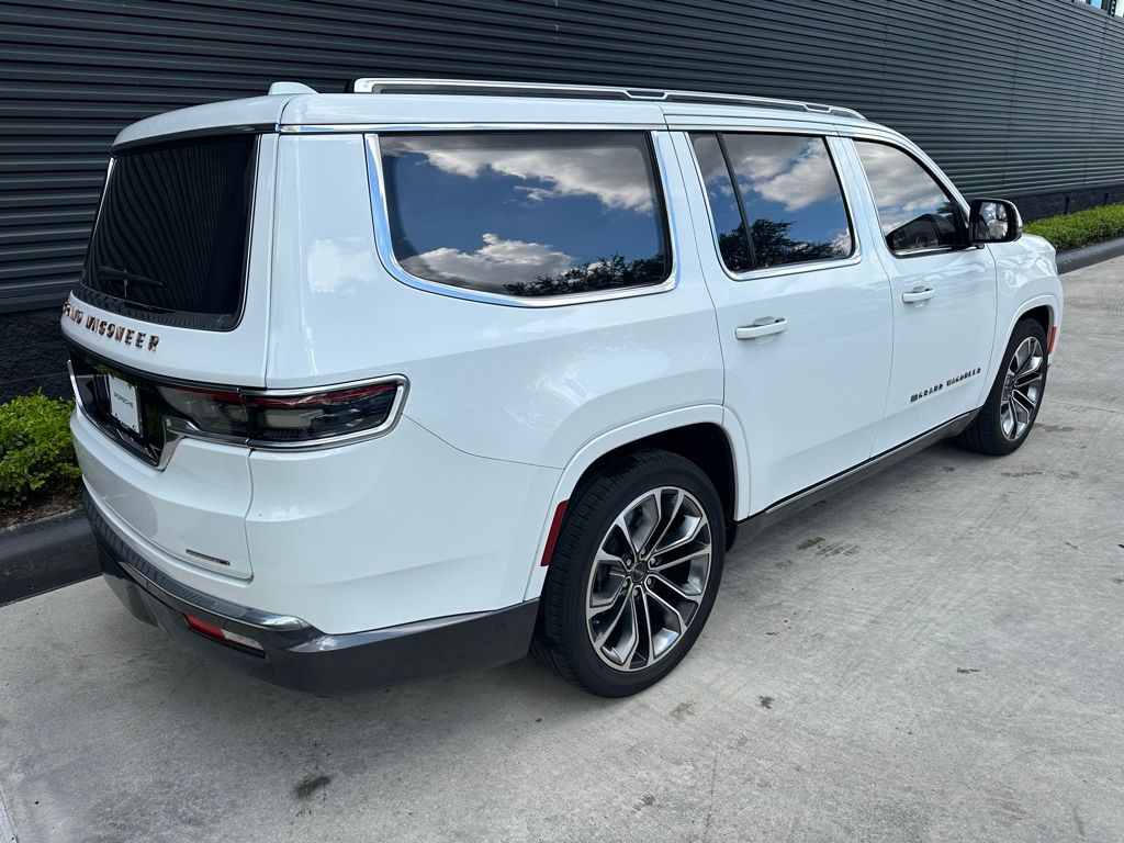 Thumbnail: 2022 Jeep Grand Wagoneer - 9