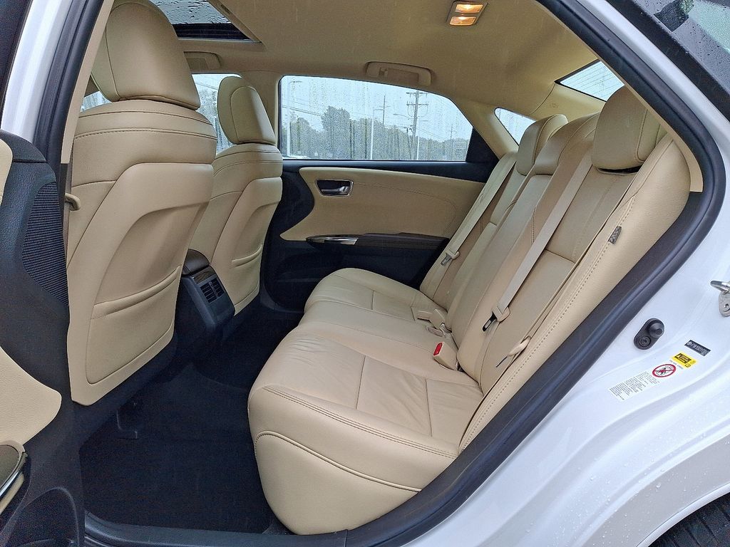 Thumbnail: 2015 Toyota Avalon - 10