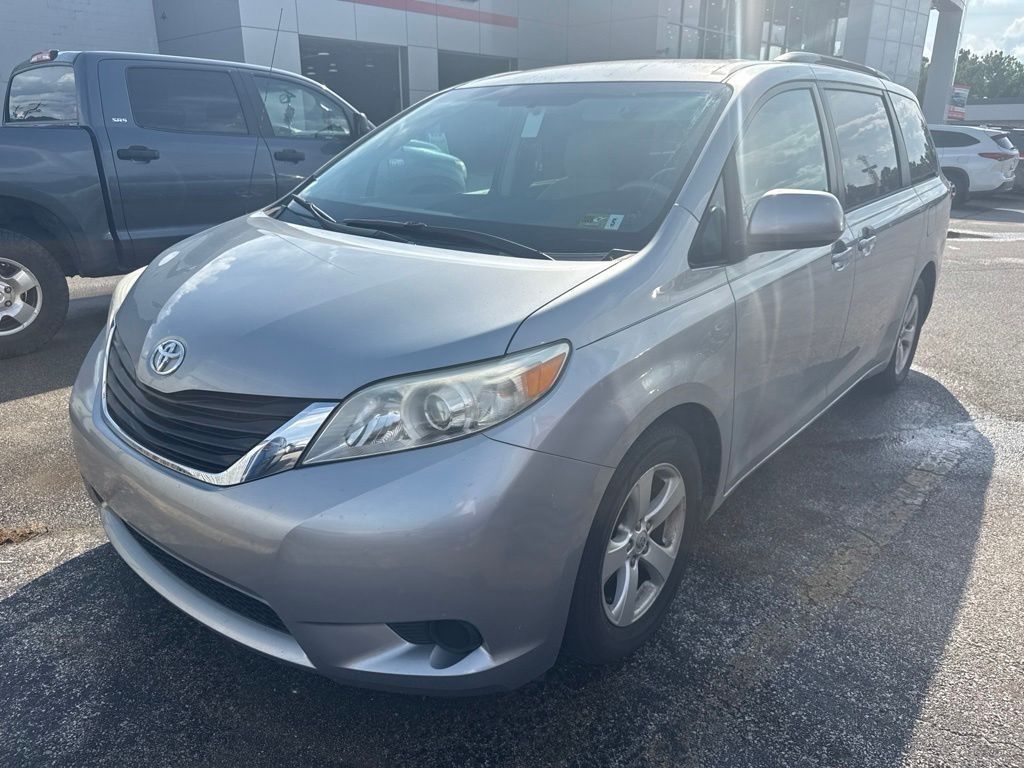 2013 Toyota Sienna LE 7-Passenger