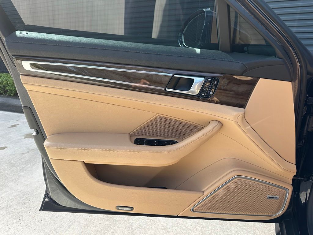 Thumbnail: 2021 Porsche Panamera - 16