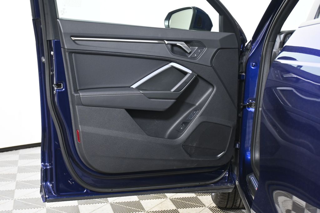 Thumbnail: 2025 Audi Q3 - 25