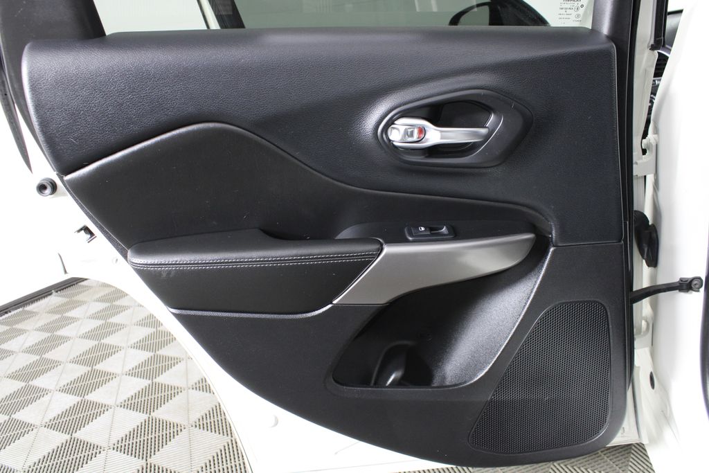 Used 2019 Jeep Cherokee for sale in 