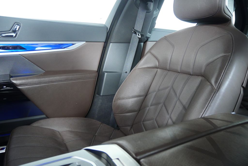 Thumbnail: 2023 BMW 7 Series - 29