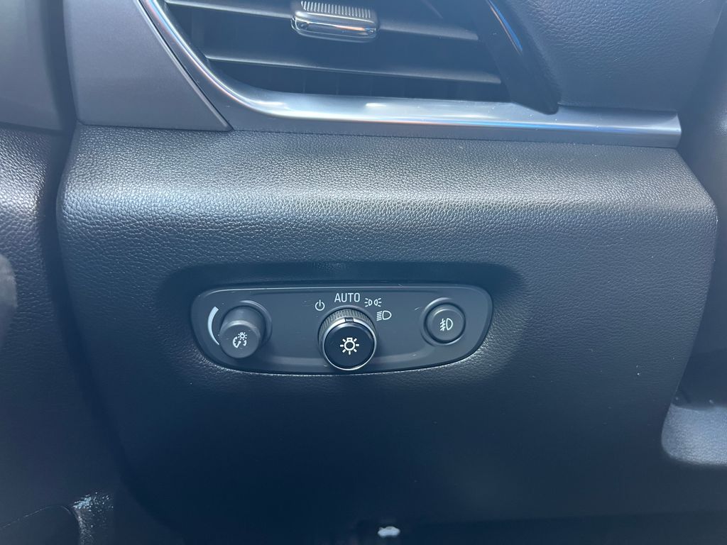 Thumbnail: 2019 Chevrolet Traverse - 17